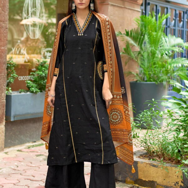 Aline Silk Embroidered suit 6